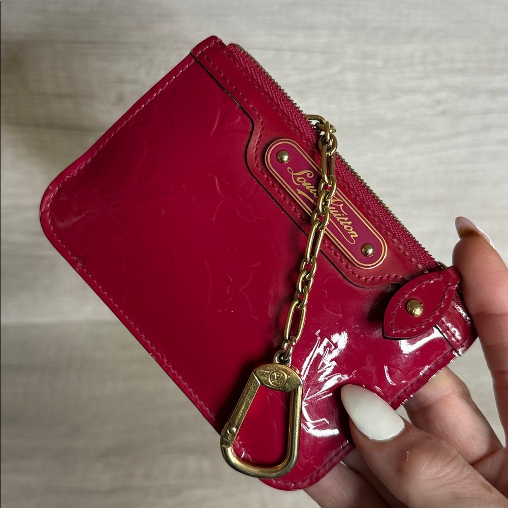 {SOLD}Louis Vuitton Pochette Clés Key in Red Monogram Vernis Patent Leather - Picture 8 of 15